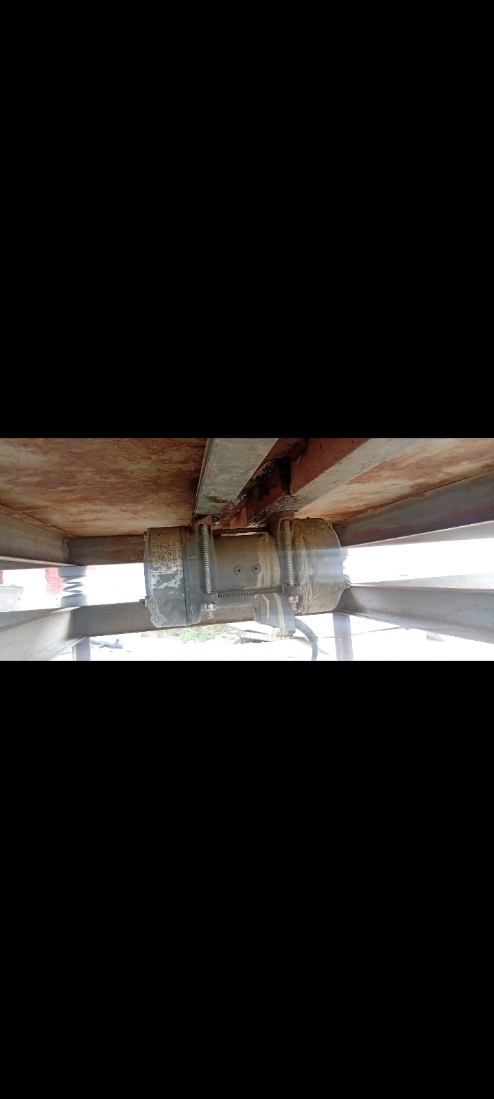 Concrete mold vibrating tale