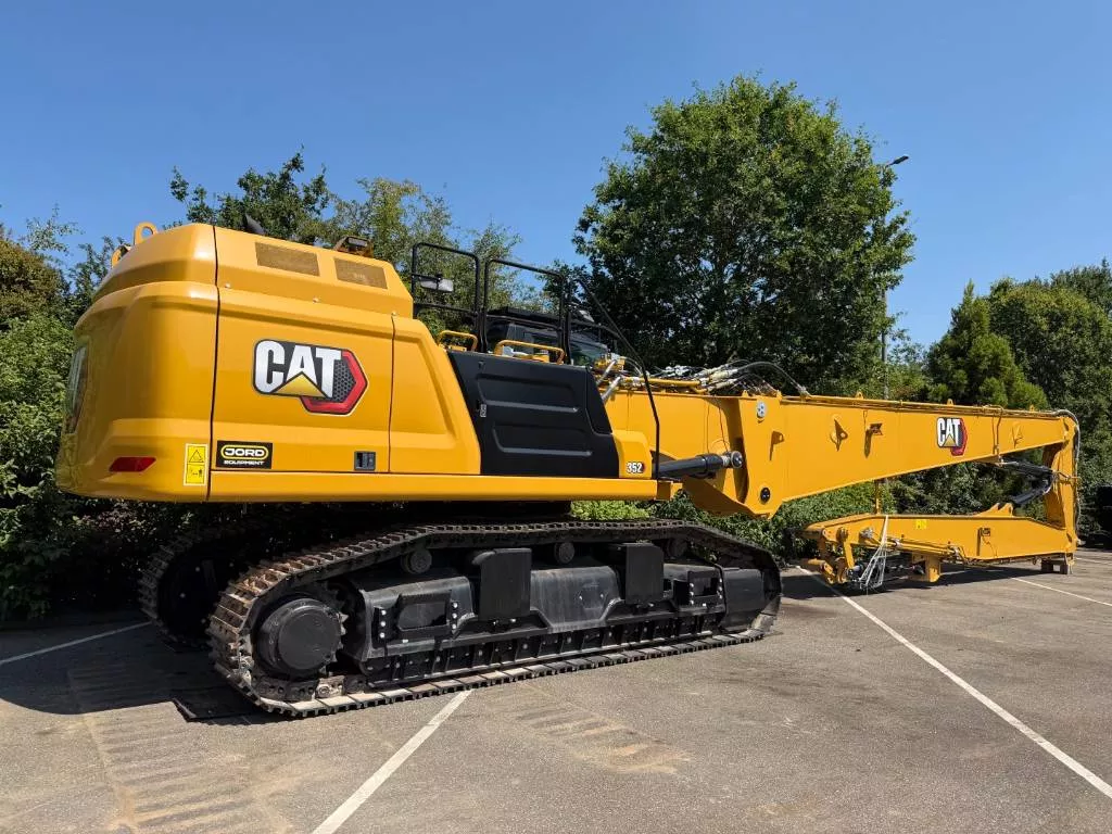 CAT 352 UHD